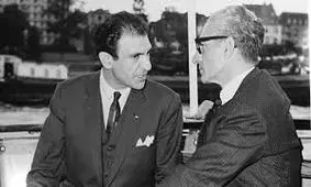 سفر در زمان؛ «اردشیر زاهدی و محمدرضا پهلوی» در کنار کعبه؛ دهه 40 