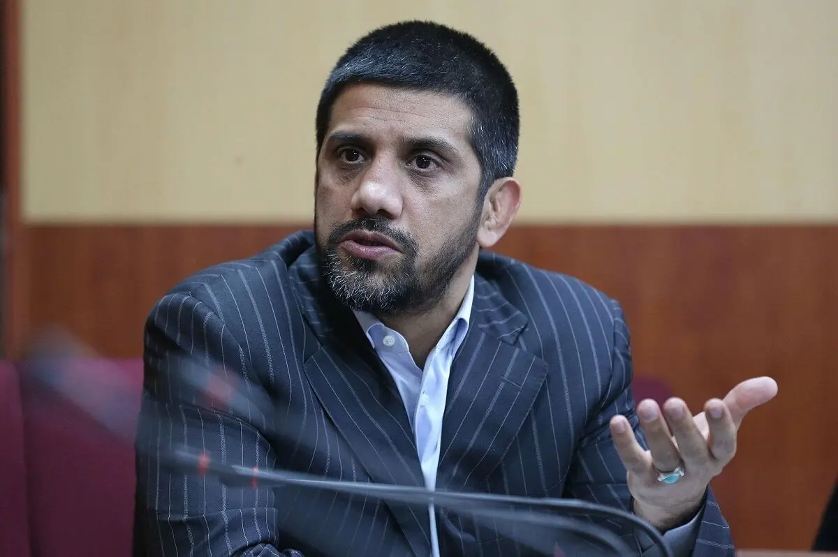 آقا تختی، توفیقی است که با چوب آن ما را می‌زنند/ با ساخت خانه کشتی سرمان کلاه گذاشتند