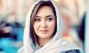 سفر در زمان؛ «نیکی کریمی» با ماسک صورت در تختخواب روی صحنه تئاتر 