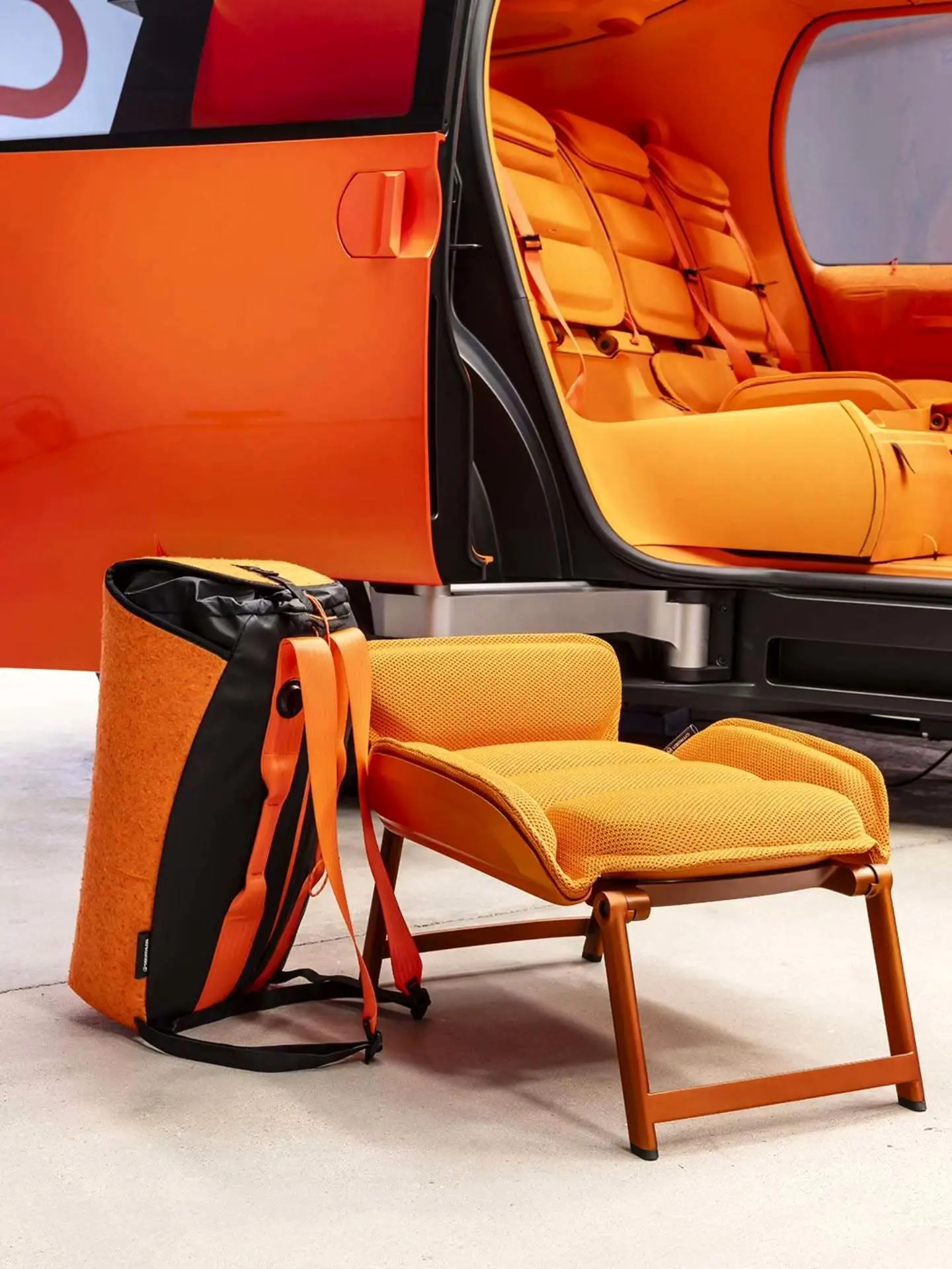 تصاویر رسمی منتشر شده از کانسپت ۲۰۲۵ سیتروئن ELO (Citroen ELO) که یک خودروی کامپکت، همه‌کاره و دارای طراحی نوآورانه با قابلیت تطبیق برای کار، استراحت و بازی است و به عنوان یک مدل «خانه روی چرخ» توسط شرکت سیتروئن معرفی شده است.