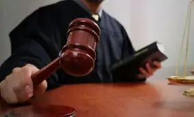 کنایه مجری شبکه افق درباره راه حل مسئولان برای تخلفات؛ مردم شکایت کنند!/ ویدئو