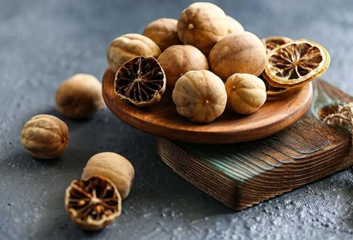 طرز تهیه لیمو عمانی خانگی؛ چاشنی اصیل ایرانی

