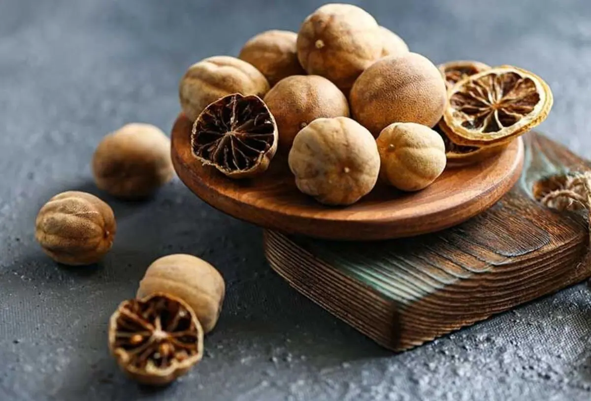طرز تهیه لیمو عمانی خانگی؛ چاشنی اصیل ایرانی


