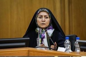 برخی خانم‌ها بعد از پایان کار اداری چادر خود را جمع می‌کنند/ اقدامات محدودیت زا را تندروهای اصولگرا سال ۹۶ در مشهد آغاز کردند


