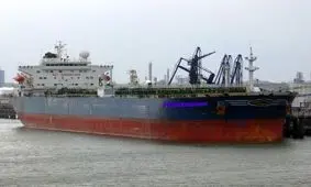 فایننشال تایمز: ایران زیر سایه جنگ روزانه ۱۴۰ میلیون دلار درآمد دارد/ حداقل ۱۳ نفتکش فوق‌غول‌پیکر از ابتدای جنگ در خارک بارگیری داشته‌اند