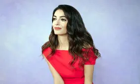 زنی با نام «امید» که جهان را تغییر می‌دهد | ترکیبی از هوش، زیبایی و عدالت | داستان الهام‌بخش  یک زن | امل کلونی کیست؟