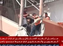 لحظه حمله مستقیم اسرائیل به امدادگران هنگام انتقال پیکر شهدا/ ویدئو

