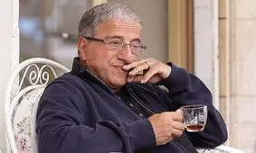 واکنش علیرضا خمسه به خوابیدن کودک کار در مترو