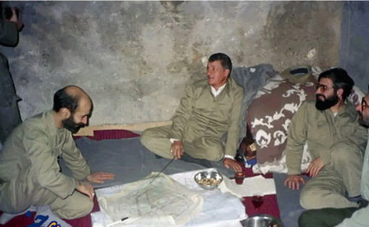گاف کیهان درباره جبهه نرفتن آذری جهرمی با ۷ سال سن!/ روحانی هم که در جنگ بود، افتخار دادن جام زهر به امام را در کارنامه خود ثبت کرده‌ است

