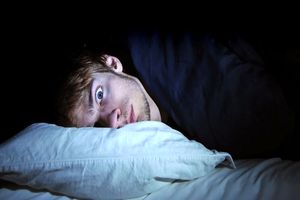 اگر کمتر از ۵ ساعت میخوابید بخوانید | سبک خوابی ارثی است؟