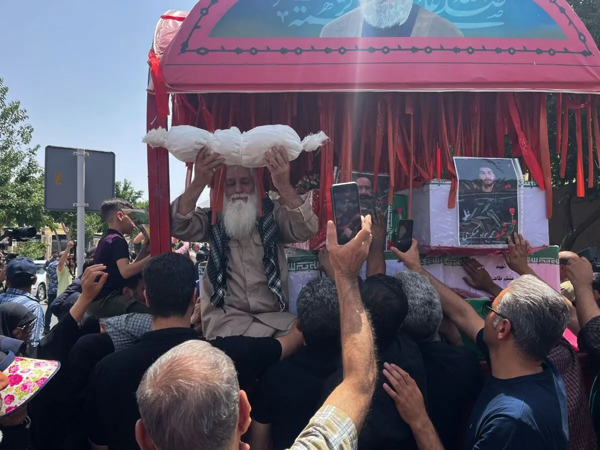 تشییع نوزاد شهید در اصفهان