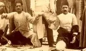 سفر به ایران قدیم؛ سینی‌های غذا در حیاط سفارت انگلستان؛ 120 سال قبل 