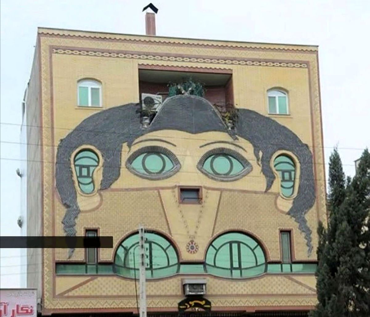 نمایی از ساختمانهای عجیب در ایران
