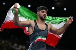 لحظاتی از کشتی سعید اسماعیلی با کودک سندروم داون/ ویدئو