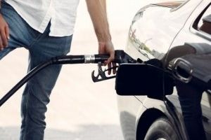 پر کردن باک بنزین، اشتباه رایج اکثر رانندگان هنگام بنزین زدن