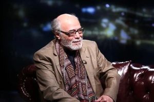 تئاتر ایران آبنبات‌فروشی و بادکنک‌بازی شده است 