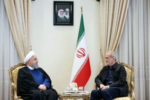 ویدیویی از دیدار حسن روحانی با مسعود پزشکیان و یادداشت برداری رئیس جمهور منتخب

