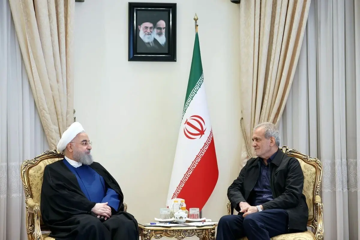 ویدیویی از دیدار حسن روحانی با مسعود پزشکیان و یادداشت برداری رئیس جمهور منتخب

