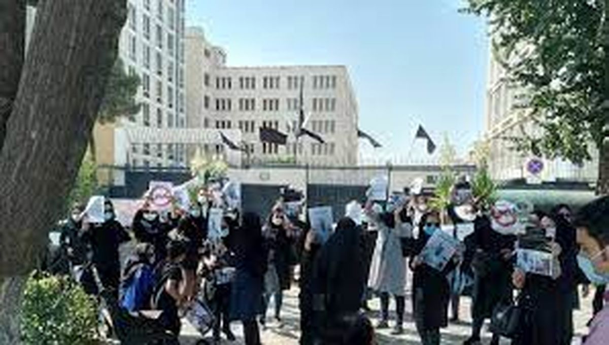 تجمع اعتراضی پرستاران و کادر درمانی در اصفهان و تهران