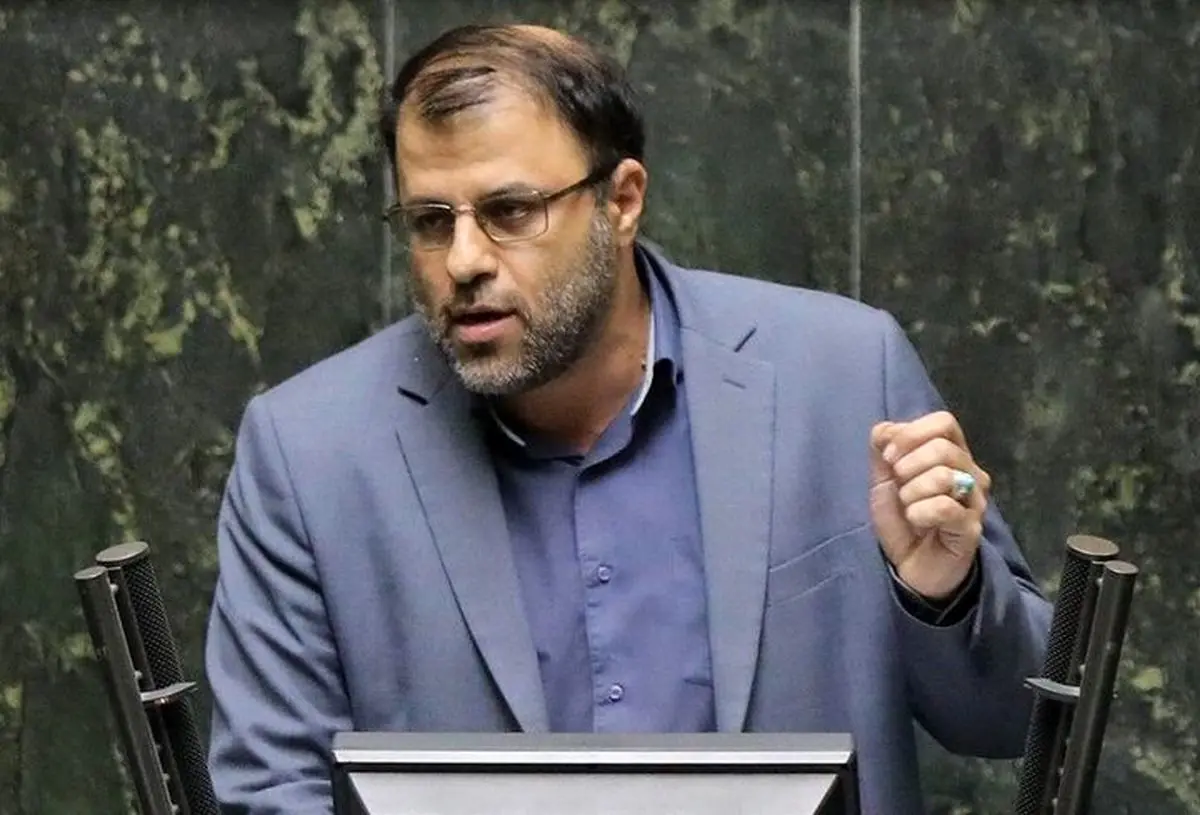 سوال نماینده مشهد از وزیر راه؛ چرا در بلیط هواپیماهای داخلی انگلیسی نوشته می‌شود؟/ عکس