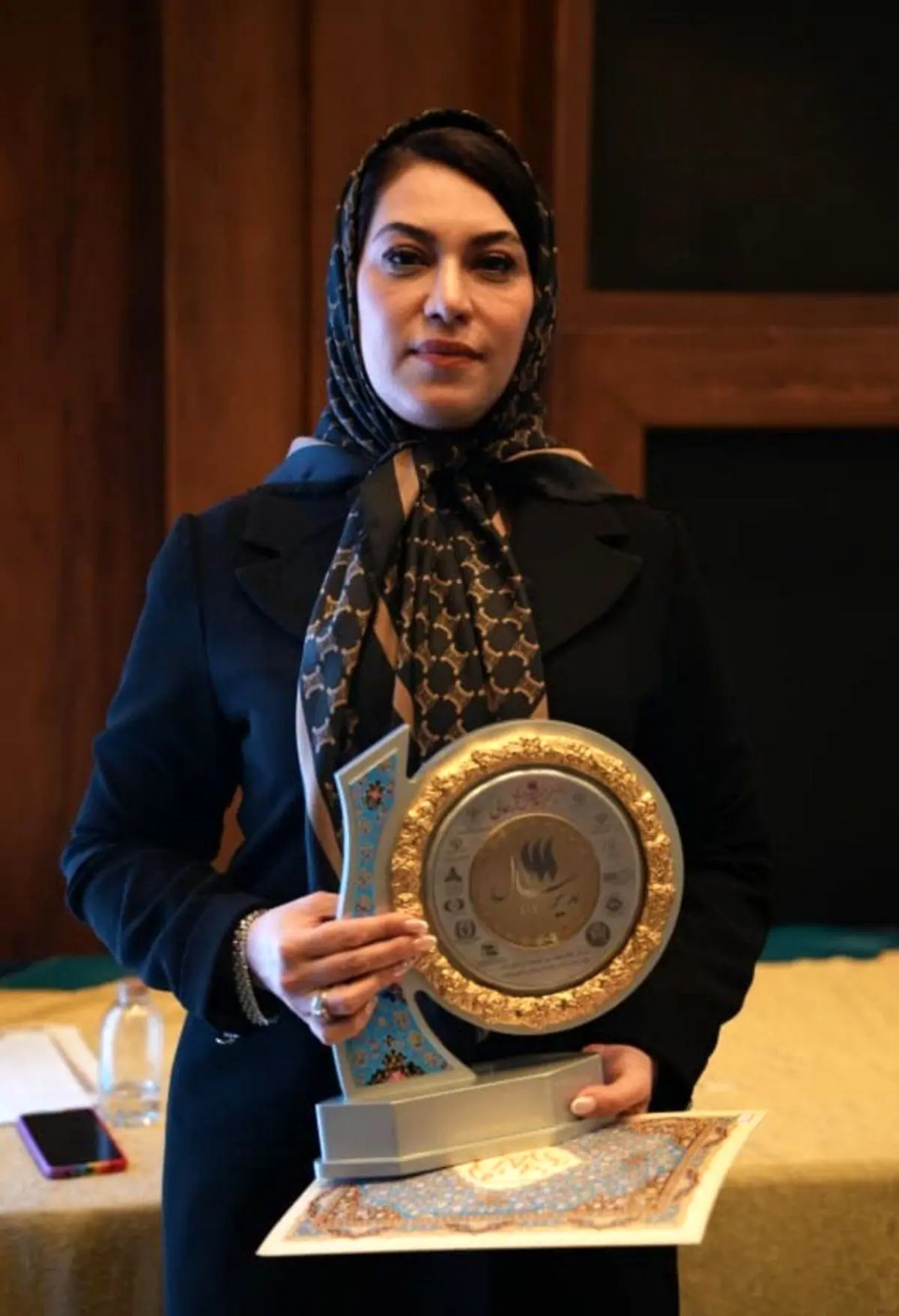 مهندس ضرغام‌زاده، مدیرعامل شرکت صنایع غذایی پدیدار، نشان عالی «مدیر سال» را دریافت کرد