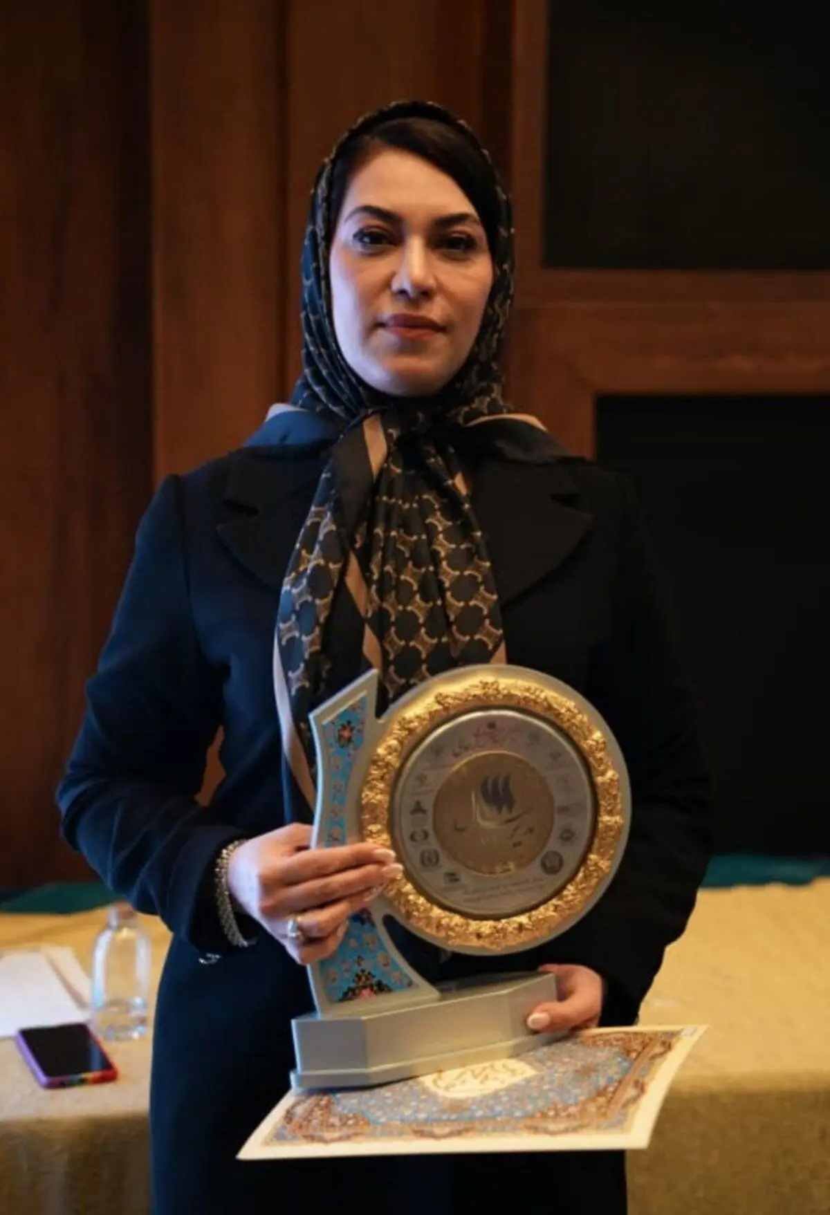 مهندس ضرغام‌زاده، مدیرعامل شرکت صنایع غذایی پدیدار، نشان عالی «مدیر سال» را دریافت کرد