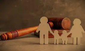 زنم فقط به شرط صاحب شدن خانه مادرم از بچه‌ها مراقبت می‌کند 