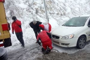 ۵۰۰ مسافر گرفتار در برف تربت حیدریه اسکان داده شدند