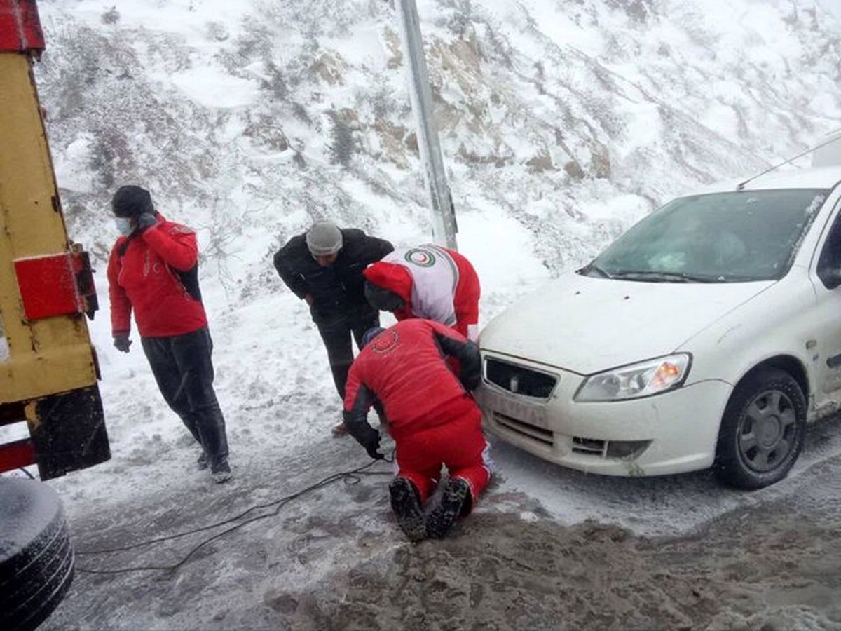 نجاتگران هلال احمر ۵۴۰ نفر را در کولاک خلخال اسالم نجات دادند