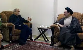 خانه پزشکیان مورد توجه کاربران توییتر؛ از مبل‌های قدیمی و کاپشن پزشکیان تا جوراب خاتمی/ تصاویر

