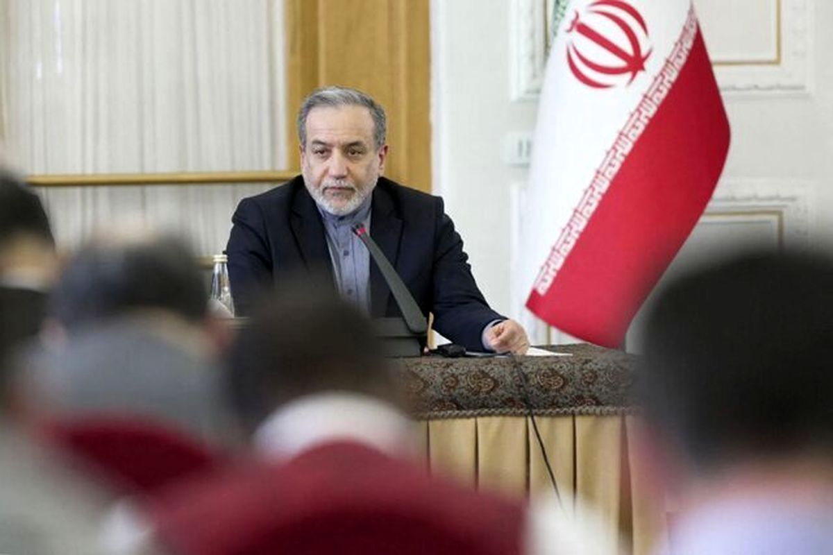 عراقچی در دیدار با پوتین: ایران در حال دفاع مشروع در برابر تهاجم آمریکایی-اسرائیلی است/ ما از مواضع بسیار محکم و درست روسیه در محکومیت این تجاوزها تشکر میکنیم
