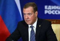 مدودف: ناچار به بررسی ازسرگیری آزمایش‌های تسلیحات هسته‌ای خواهیم شد
