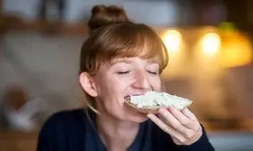 پنیر‌های سالم و پنیر‌هایی که باید از خوردن آن اجتناب ورزید

