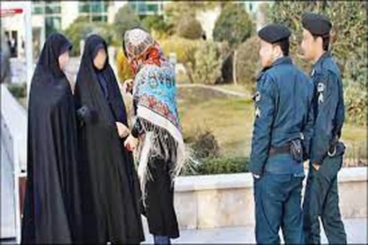 هنوز هم عده ای فکر می کنند شعار «یا روسری یا توسری» جواب می دهد