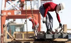 شرایط سخت کارگران در بنادر خوزستان؛ از اضافه‌کار اجباری تا شیفت‌های طاقت‌فرسا