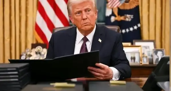 ترامپ: توافق نشود از چهارشنبه بمباران آغاز می‌شود/ ایران تمام موارد توافق را پذیرفته است/ اظهار نظر مقامات ایرانی مصرف داخلی دارد/ محاصره دریایی ایران ادامه خواهد داشت

