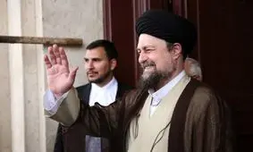 عکسی از پوشش متفاوت مهمانان سیدحسن خمینی/ هدیه ای ویژه برای نوه امام (ره)