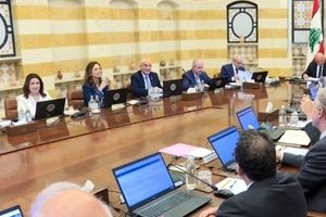دولت لبنان انحصار سلاح در دستان ارتش را تصویب کرد / تجمع خیابانی هواداران حزب الله