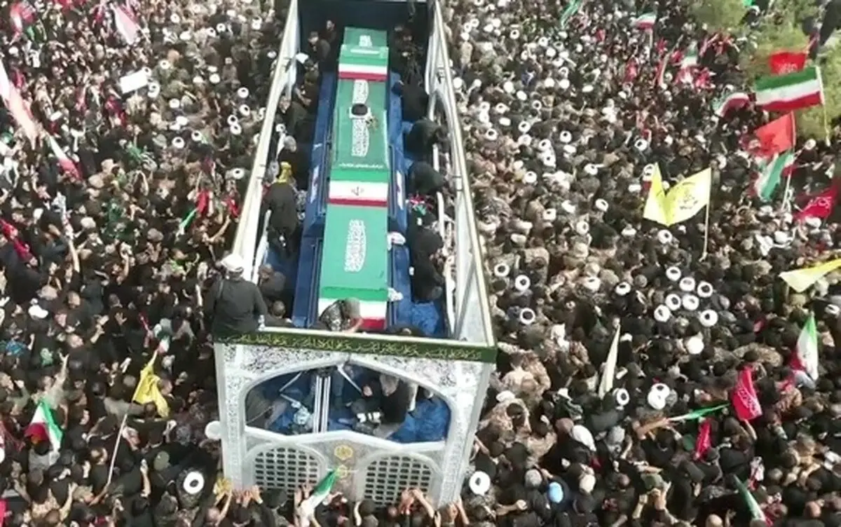 مراسم تشییع رهبر شهید انقلاب در قم به پایان رسید/ قرار است پیکر مطهر ایشان و خانواده شهیدشان فردا در کشور عراق تشییع شود

