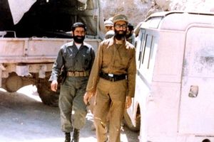 خاطره شنیدنی رهبر انقلاب از روزی که کلاشینکف دست گرفتند برای شکار تانک/ ویدئو