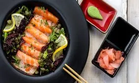 منوی عجیب یک رستوران، قیمت‌ها روی بتن حک شده