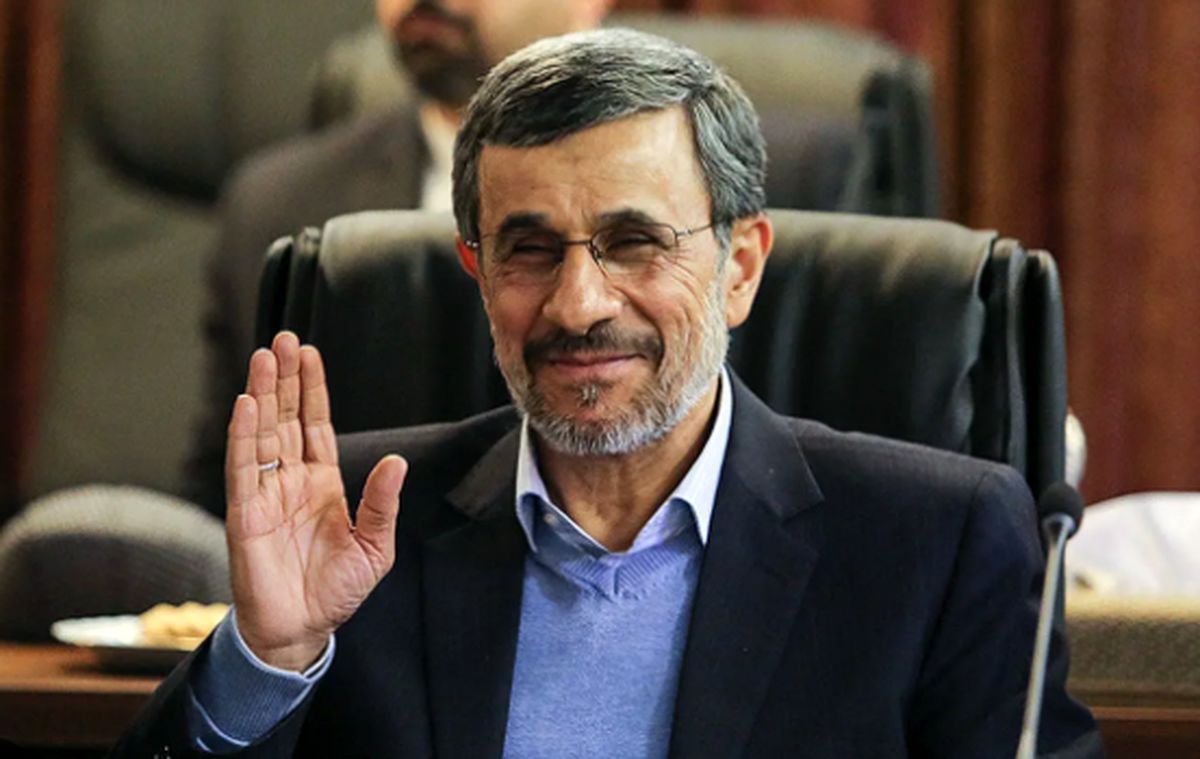 یکشنبه سیاه مجلس و ماجرای بوسیدن دست احمدی نژاد/ ویدئو