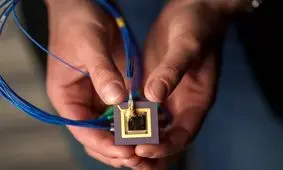 دانشجوی MIT کوچک‌ترین چاپگر سه‌بعدی نوری جهان را ساخت

