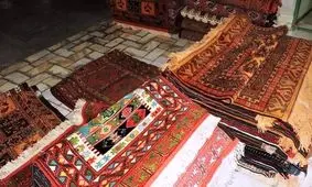 ترفند عجیب سارق مشهدی: با گفتن خوش‌تیپ/ فرش نفیس را برداشت و فرار کرد/ ویدئو