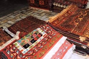 ترفند عجیب سارق مشهدی: با گفتن خوش‌تیپ/ فرش نفیس را برداشت و فرار کرد/ ویدئو