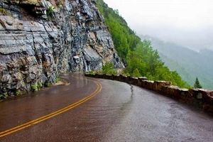 جاده چالوس در اوایل دهه‌ی ۱۳۱۰ خورشیدی/ عکس