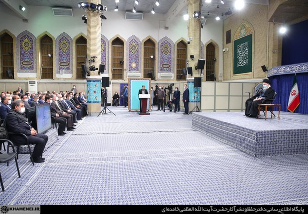 در دهه ۹۰ یک عقبماندگی و به اصطلاح تعطیل نسبی مسائل اقتصادی داشتیم/ بدون رشد اقتصادی در کشور، فقر برطرف نمی شود/ جوانِ متخصصِ تحصیلکرده افتخار است اما بیکاری او باعث سرافکندگی است/ ویدئو