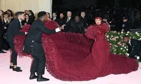 بی‌ریخت‌ترین لباس‌هایی که تا کنون افراد مشهور به تن کردند