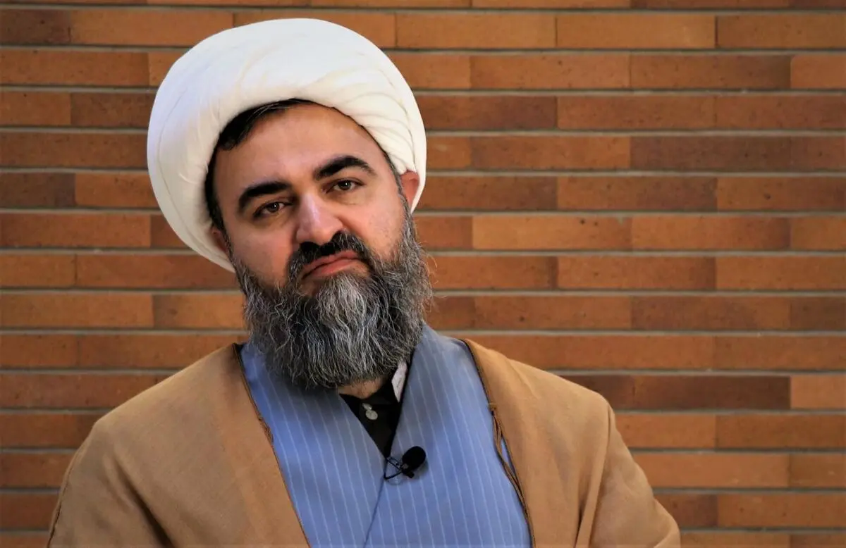 روحانی مشهوری که خبر بازداشتش رسانه ای شده، کیست؟/ شعار علیه حجت الاسلام محمدتقی اکبرنژاد در نماز جمعه قم/ ویدئو