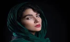سفر در زمان؛ ژست‌های «سارا رسول‌زاده» با لنگ حمام در نمایش «قتل امیرکبیر» 